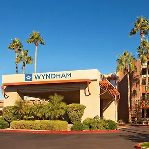 https://sheraton-phoenix-airport-hotel-tempe.hotelsofphoenix.com